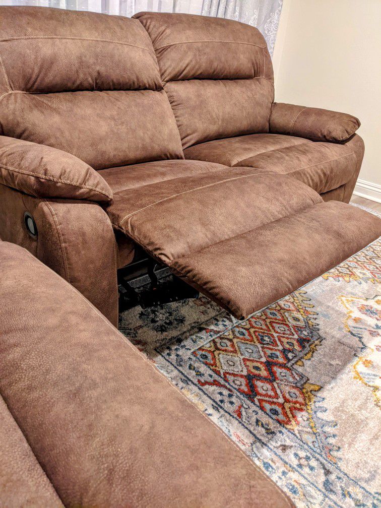 Brand New Set of 2 Ashley Faux leather, pull tab reclining sofa, brown 1000$ 
Pick up in Encino