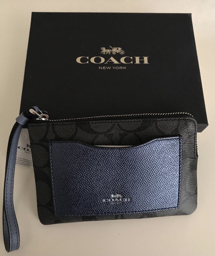 ***SALE PENDING*** BRAND NEW COACH wristlet (with tag)