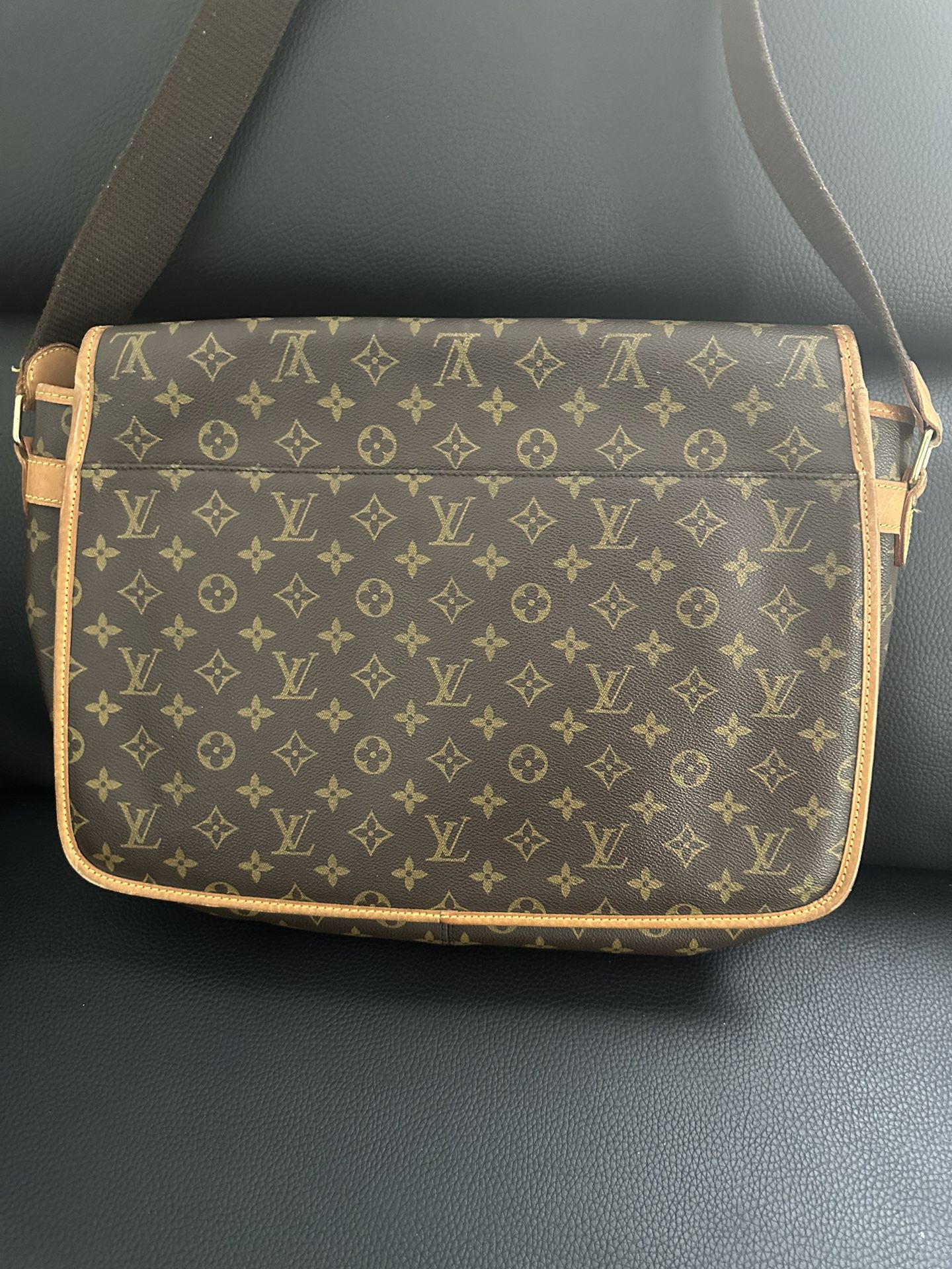 Louis Vuitton Sac Gibeciere GM Monogram Canvas Messenger Bag on SALE