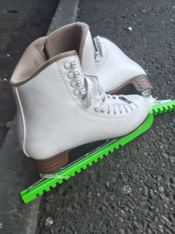White Leather Figure Ice Skates with Blade Guards