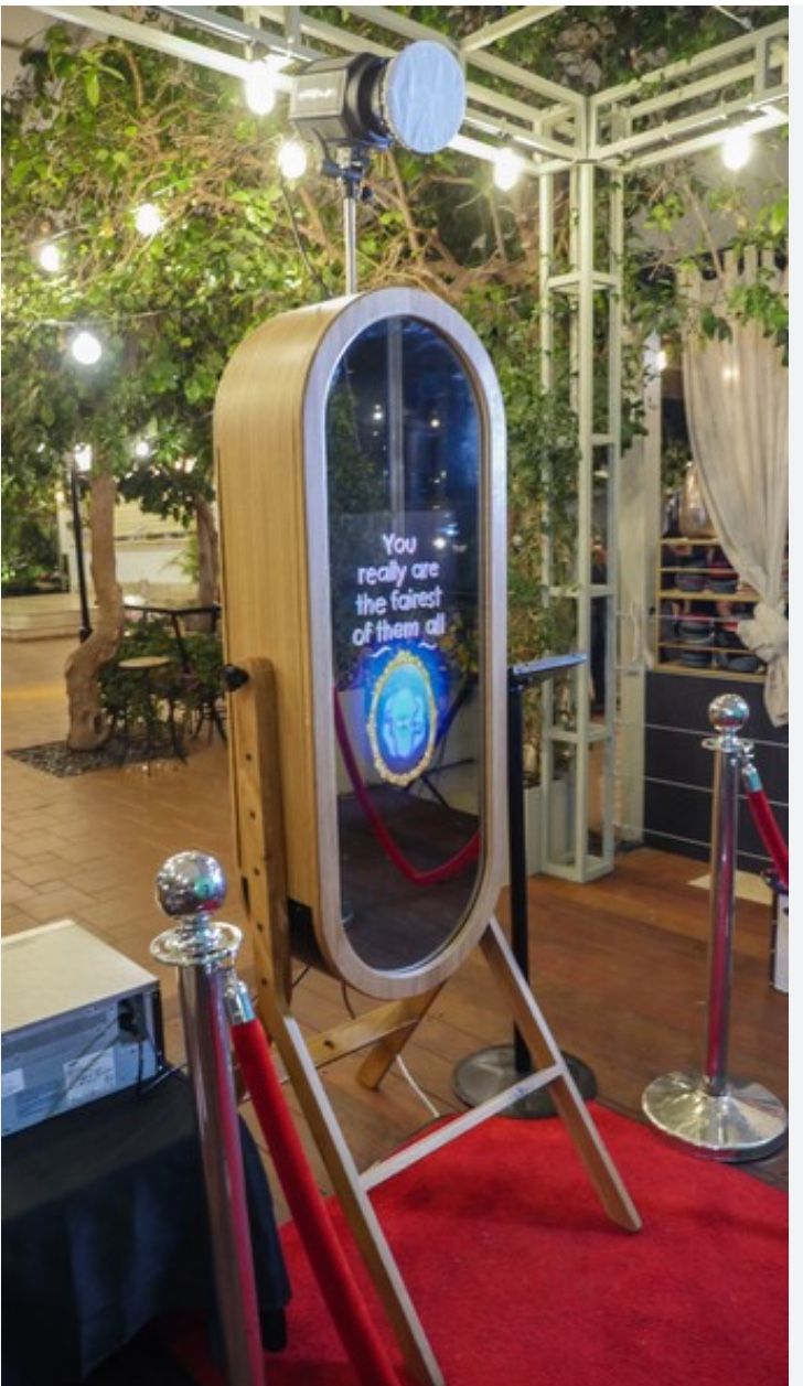 Retro Mirror Photo Booth