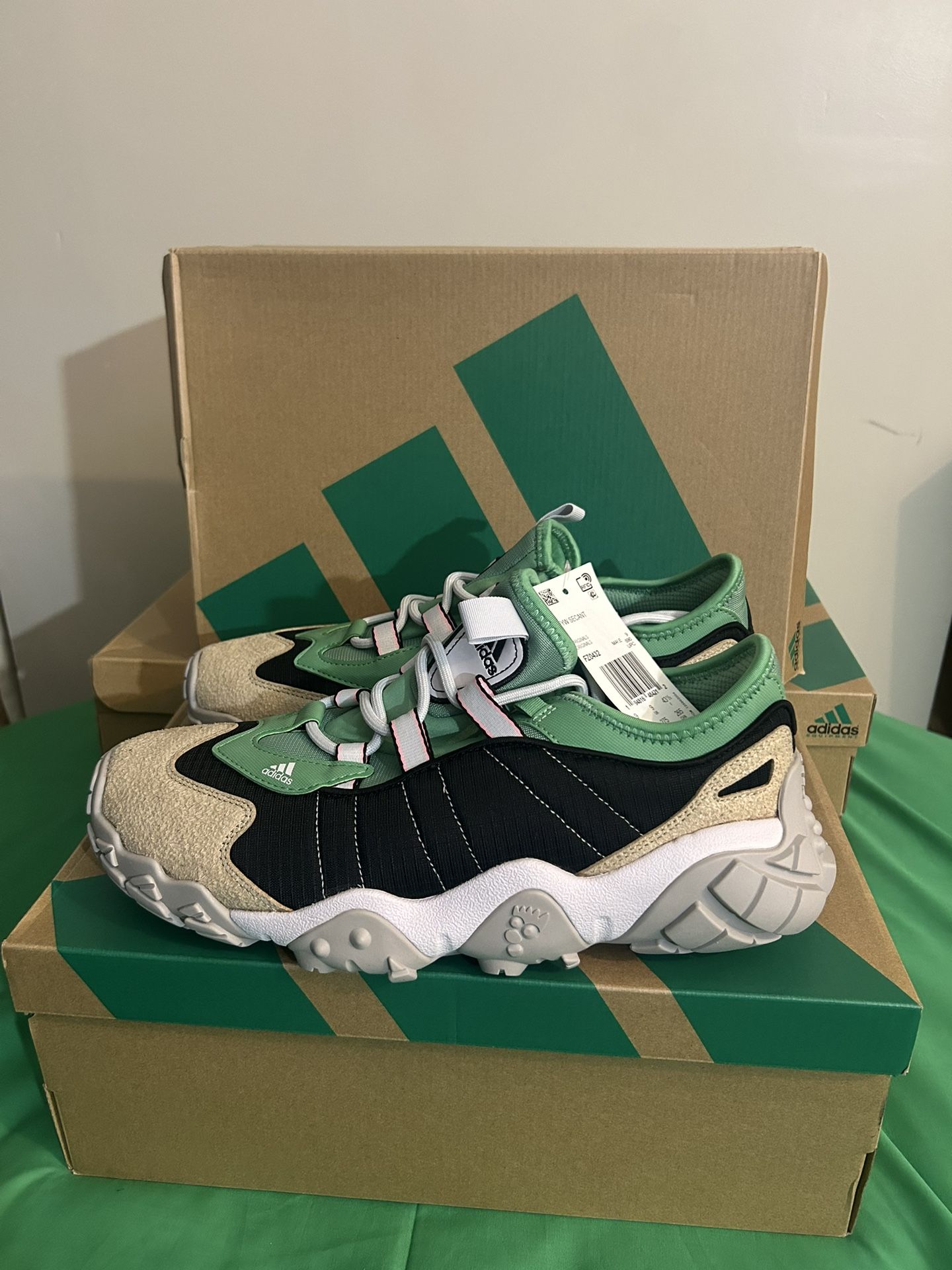NEW Adidas FYW Secant Hyper Pop Green Grey Mens Trail Running Sneakers FZ0432 SIZES / 8 and 9 Men’s