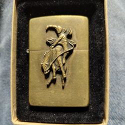 VINTAGE 1990s ZIPPO MARLBORO LIGHTER W/BOX