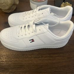 Tommy Hilfiger White Sneaker (Style: TMKELBY2-R)