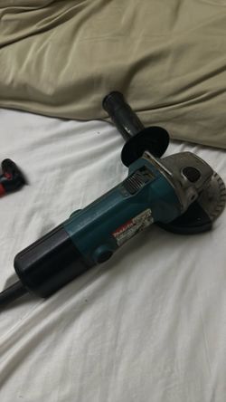 Makita 9523NB angle grinder