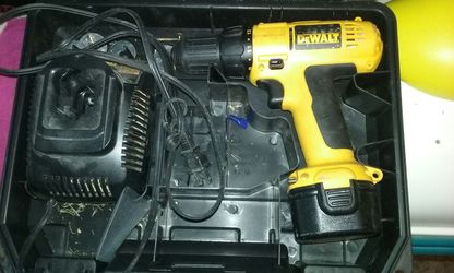 DEWALT DRILL