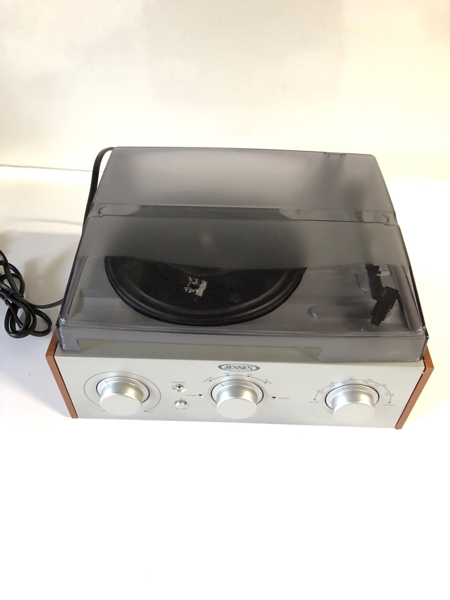 Turn table JENSEN JTA-220 3-Speed Stereo Turntable with AM/FM Receiver & 2 Built-in Speakers