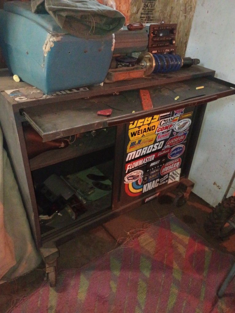 Tool Shelf On Wheels