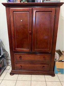 Venecia armoire dresser