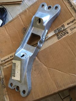 CHEVROLET CAMARO (2015-2024) Gearbox Mount Bracket P(contact info removed)2