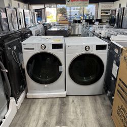 LG - Large Capacity 4.5 Cu Ft Smart Front Load Stackable Washer & 7.4 Cu Ft Smart Gas Dryer Set In White 