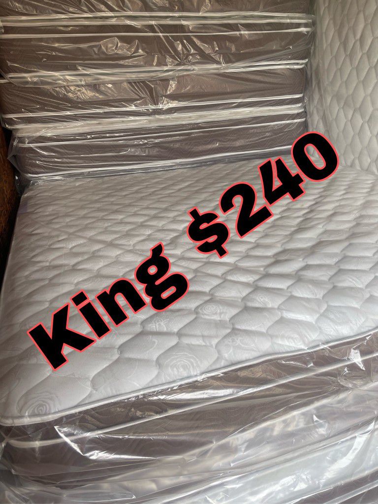 New King Plush Pillow Top/Colchones 
