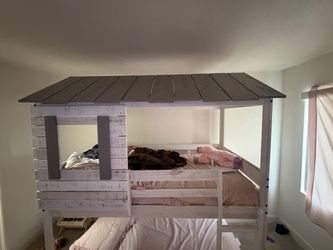 Twin bunkbed