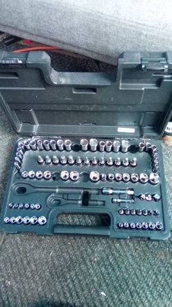 Duralast mechanic tool set 90 pc