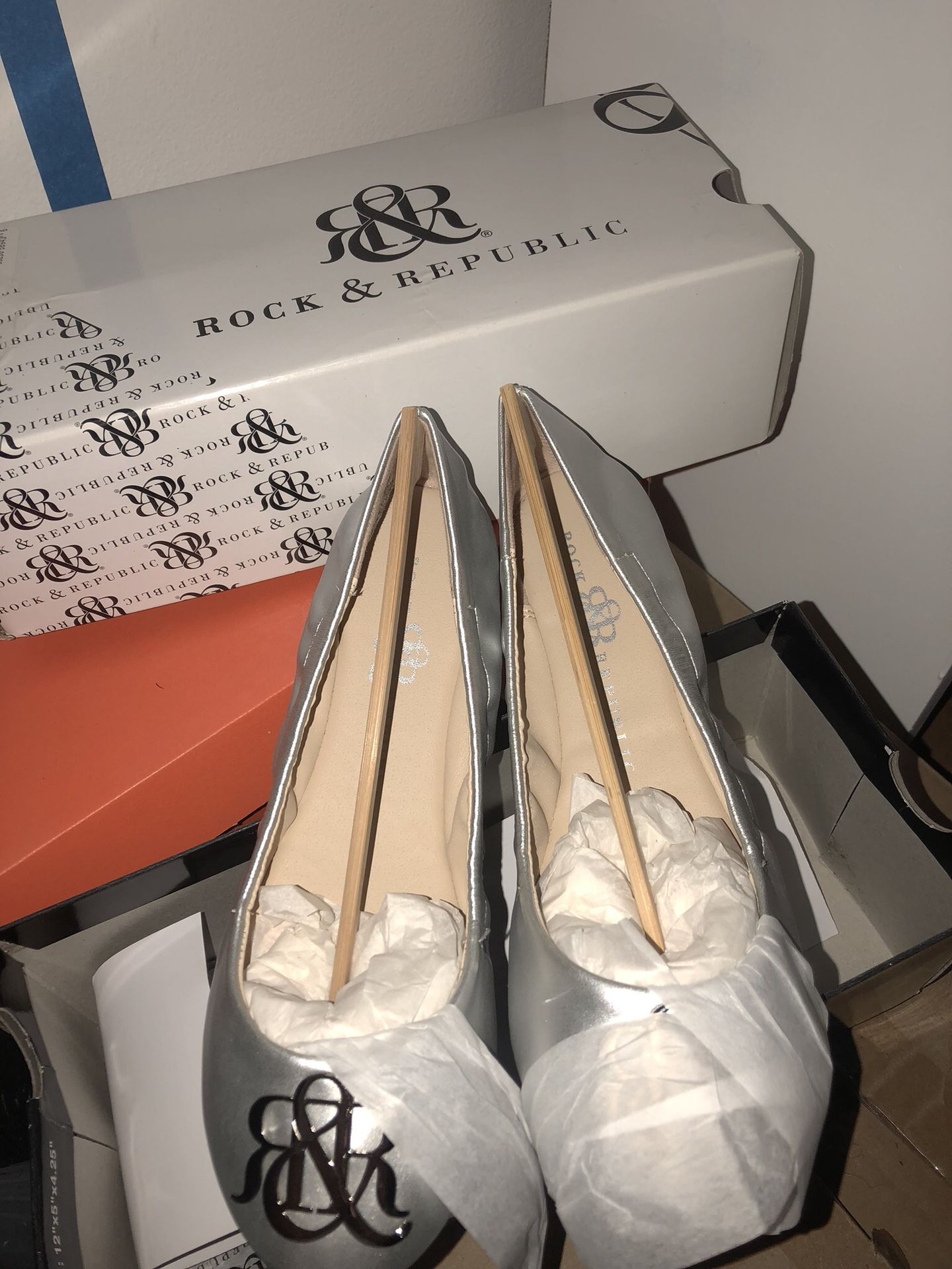 Rock & Republic silver flats
