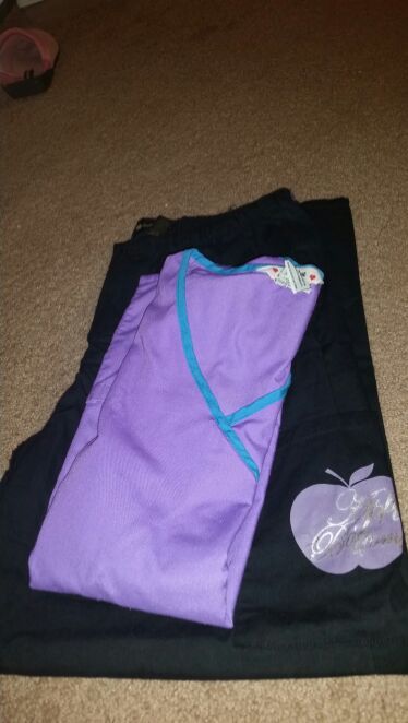 Apple bottom scrub set