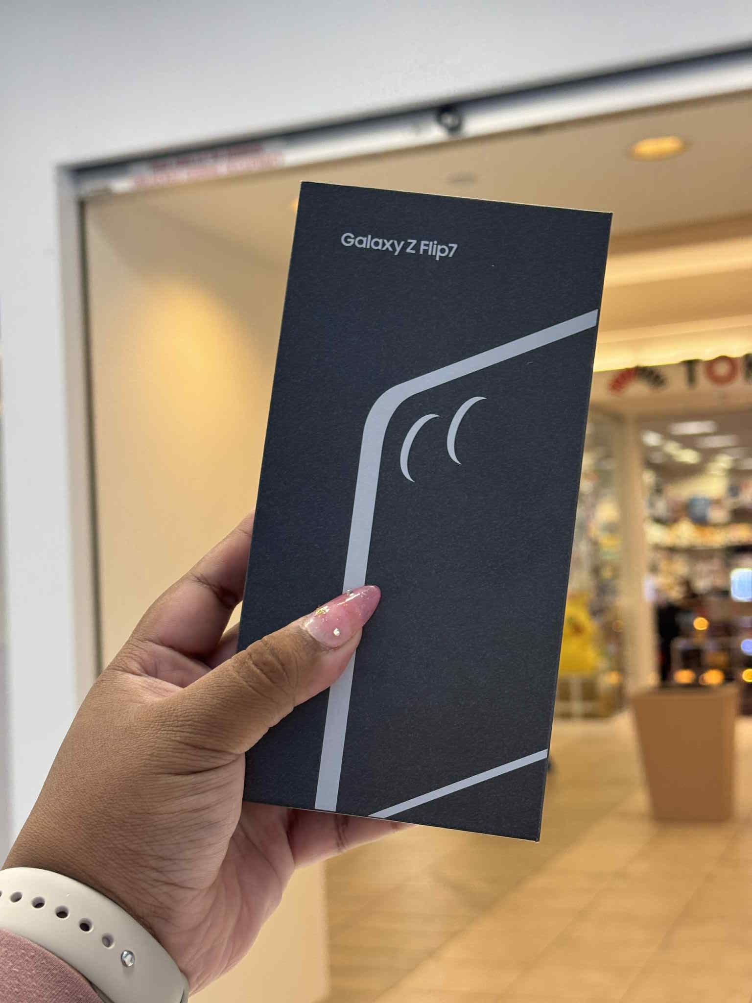 Brand New Samsung Galaxy Z Flip 7 5G - Pay $5 DOWN AVAILABLE - NO CREDIT NEEDED