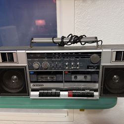 Vintage Sanyo boom box