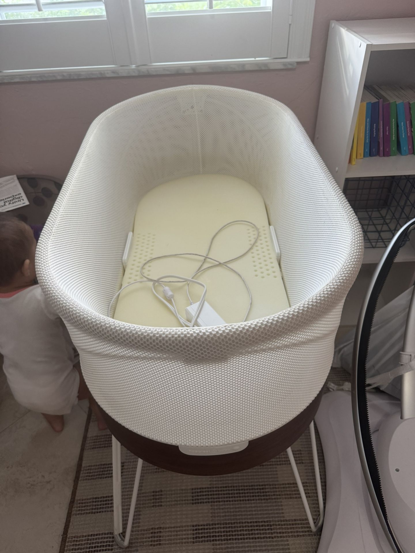 HAPPIEST BABY SNOO Smart Sleeper Bassinet + 3 sacks +2 sheets 