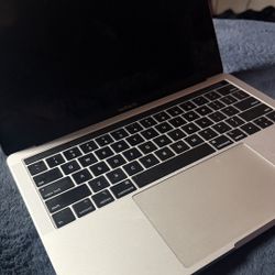 Apple MacBook Pro 13 inch i5  2019/2020 (Parts Only)