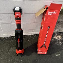 Milwaukee M12 Rocket Tower Light Toll only 130$ firm no Ofers