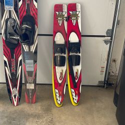Water skis 