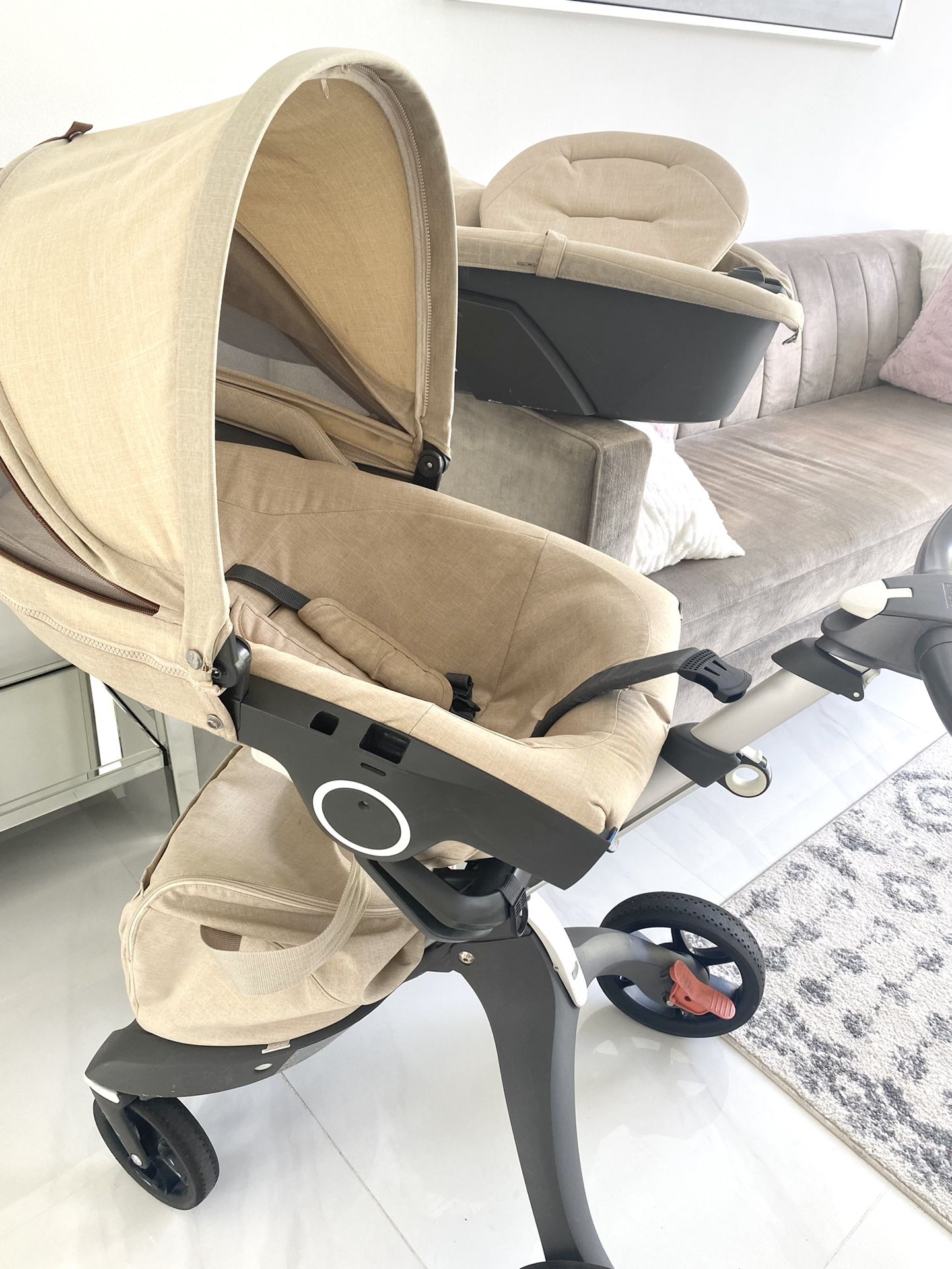 Stokke Xplory V7, with bassinet and umbrella