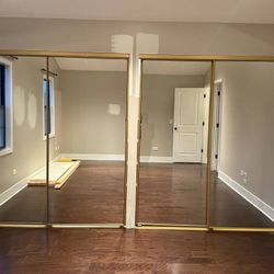 Closet Full Set 4 Doors Gold Satin + Interior Shelves And Hangers