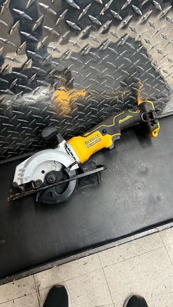 Dewalt DCS571 20v Max Cordless 4 1/2” Circular Saw