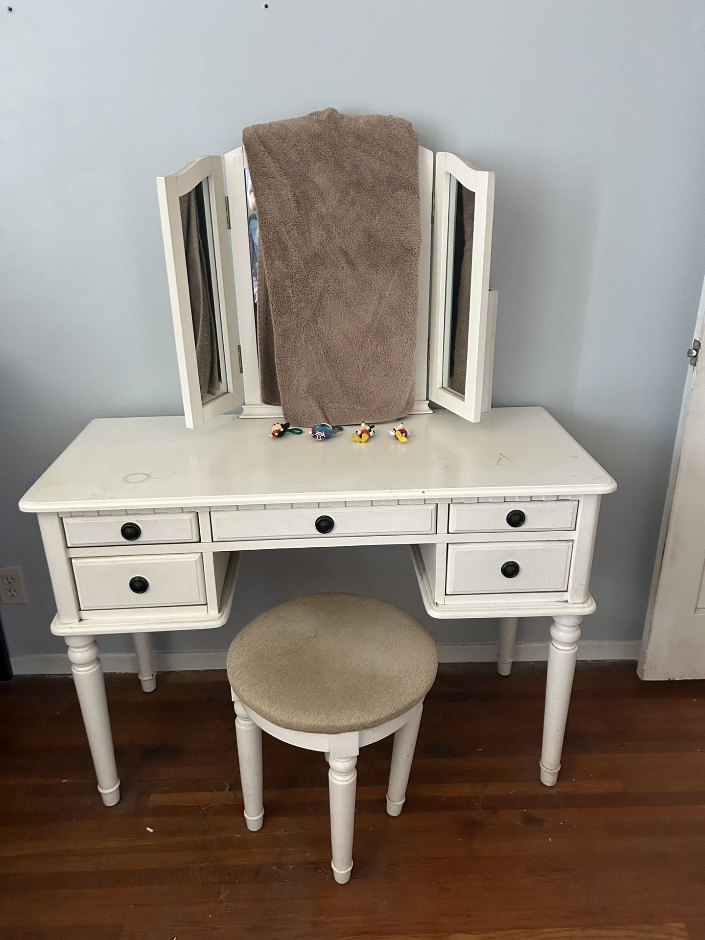 Used Vanity Mirror & Desk