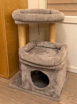 SMALL CAT TREE WITH DANGLING BALL SND PERCH