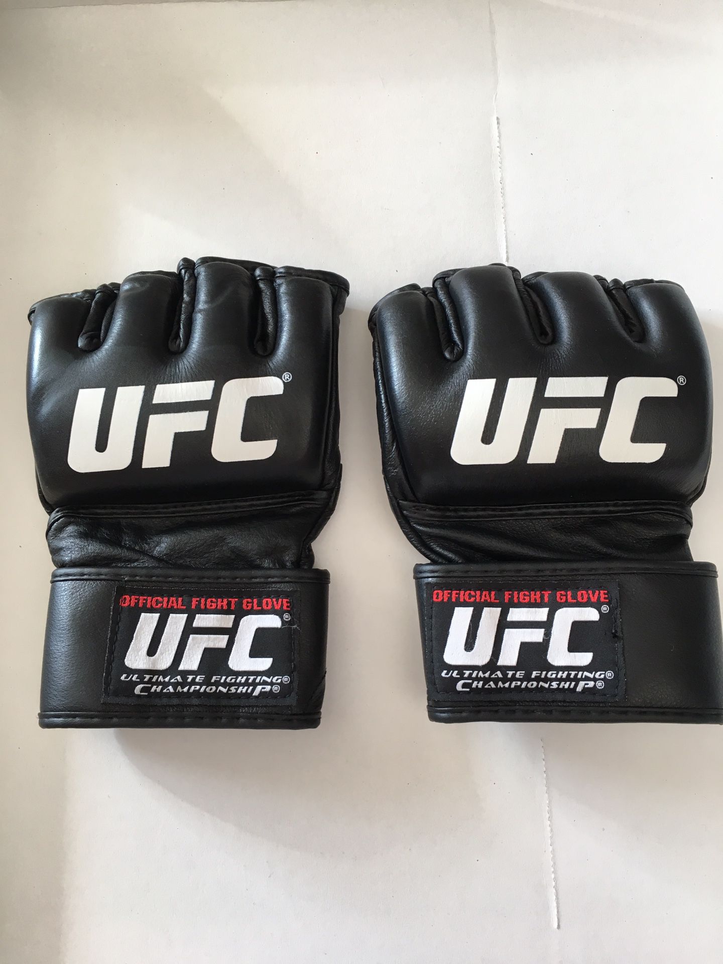 Official UFC Gloves size Large