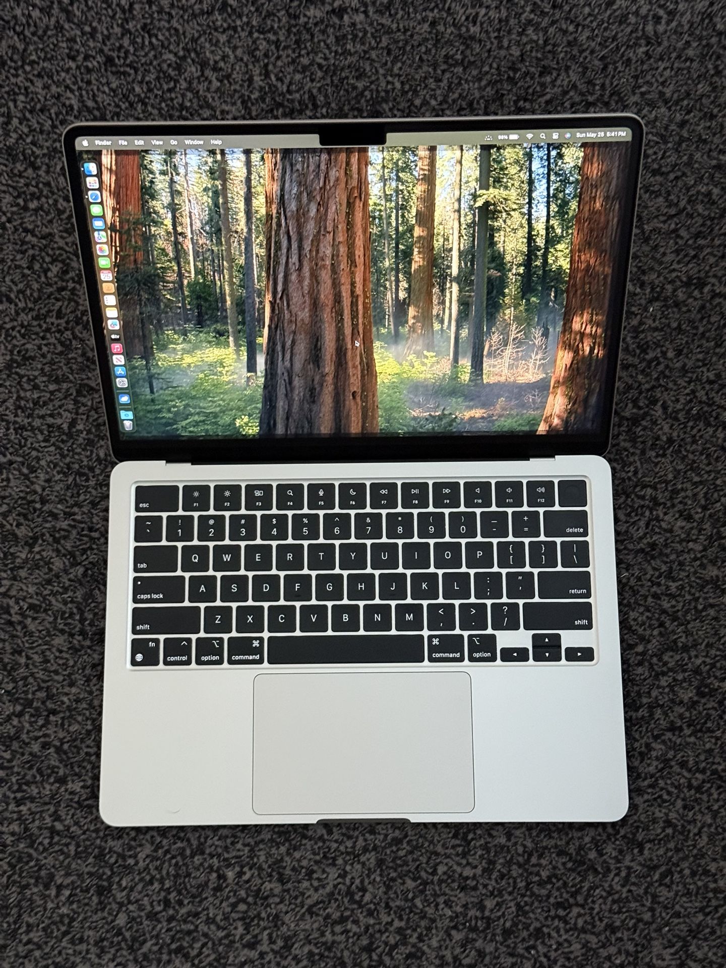 Apple MacBook Air M2 in Starlight