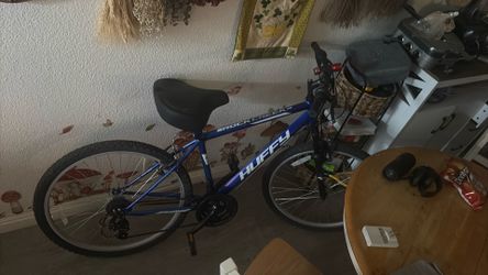 Barely used Huffy mountain bike + Seat