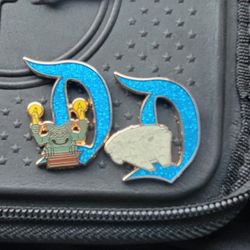 Disney Pin  D-key 