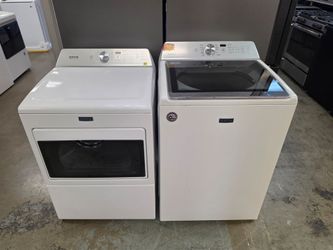 MAYTAG WHITE EXTRA LARGE TOP LOAD WASHER AND GAS DRYER