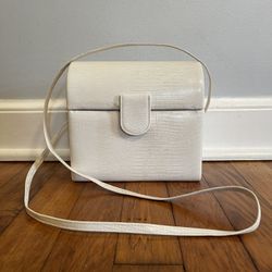 Beautiful Vintage Etra Leather Crossbody 