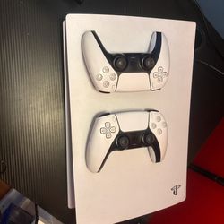 Ps5 With Two Controllers (disc Version)