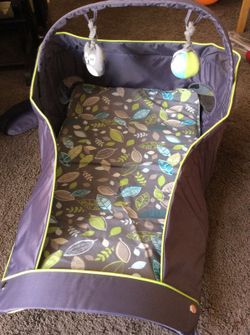 Eddie Bauer travel bed
