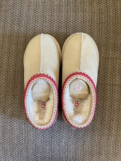 Women’s Uggs Tasman ll slippers in sand/dark cherry color