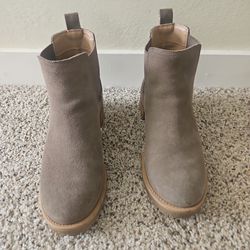 Grey waterproof Blondo women's boots (size 8.5)