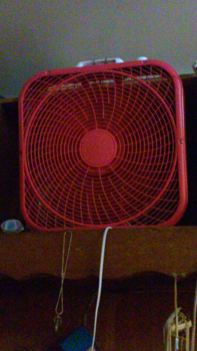 Hit pink lasko fan for Sale in Phoenix, AZ - OfferUp