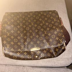 Louis Vuitton Used In Good Condition for Sale in Sacramento, CA