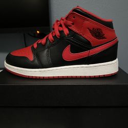 Air Jordan 1 Mid Black/Fire Red-White 