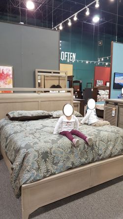 Queen Size Bedroom Set