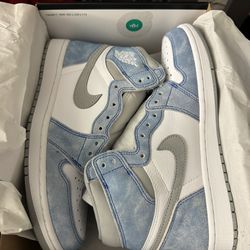 Jordan 1 hyper royal size 9