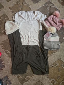Beanies bundle and shirt/leggings