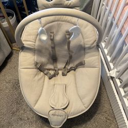 Mom Cozy Baby Swing 