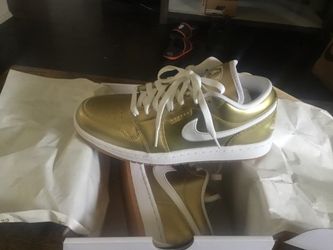 New Women’s Air Jordan 1 Low size 8