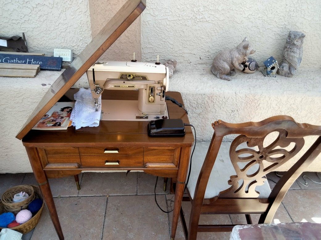 Singer Sewing Machine, Chair Plus Extras